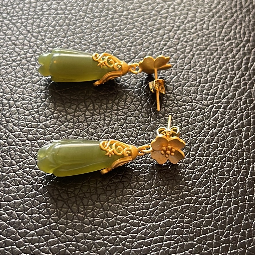 Beautiful  Jade Green beads dangle earrings 14K Gold-Dipped Textured Gold Flower - Picture 5 of 14